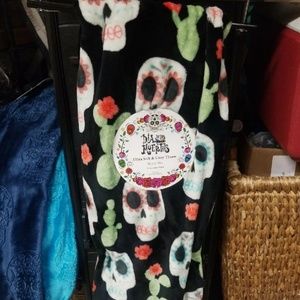 Sugar Skull wt cactus & flowers blanket